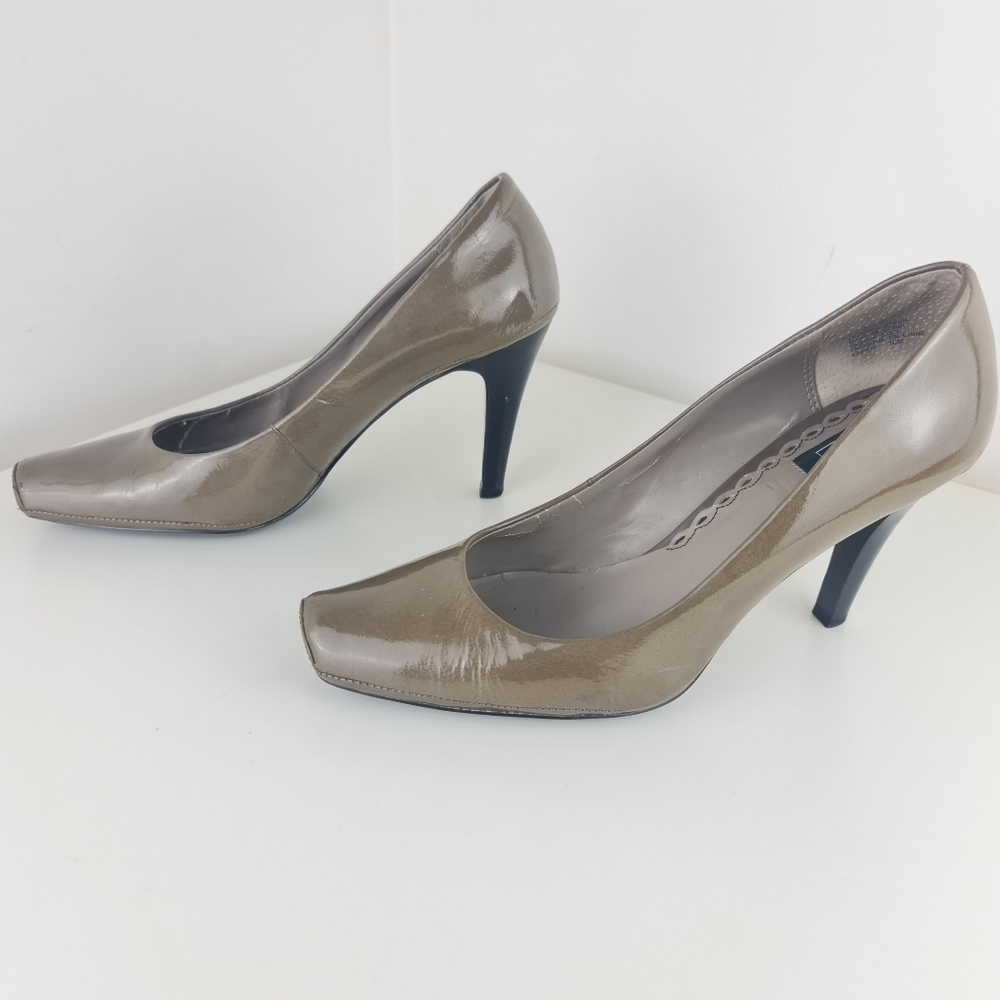 Hilary Radley Olive Green Patent Leather Square Toe Pumps 4" Heel Size 10